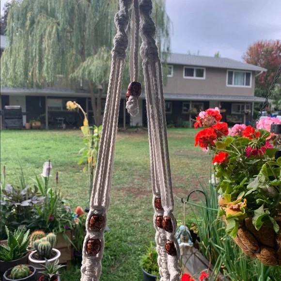 Hand made macrame hanger - Picture 2 of 8